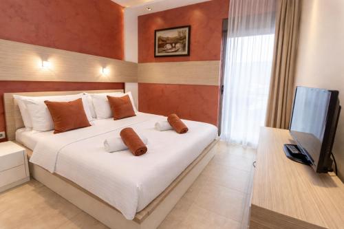 1 king bed, 1 sofa bed