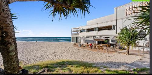 plaža, Aussie Resort in Burleigh Heads