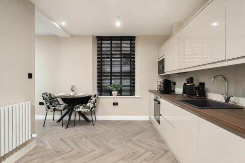 Sovo - South Lane Apartments - City Centre 5