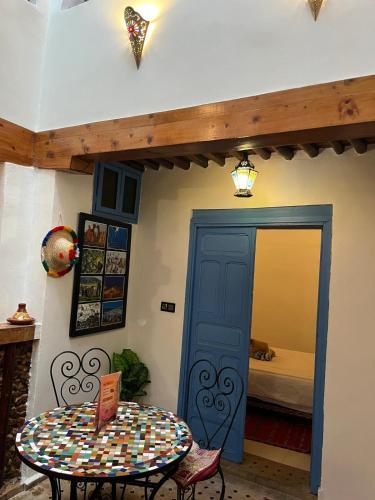 room detail thumbnail 2