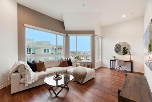 The Zenith Penthouse - Ocean Panoramas & Salt Air – khách sạn tại Marina Del Rey