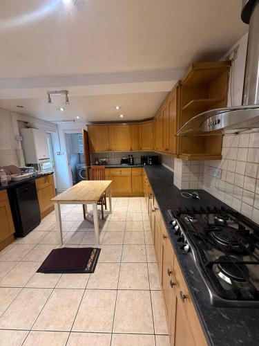 Near city centre, Derby train station and royal Derby hospital - Marlpool