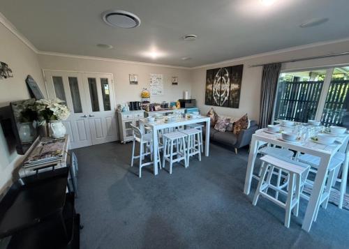 威吐摩果園民宿 (Waitomo Orchard B&B) in 懷托莫