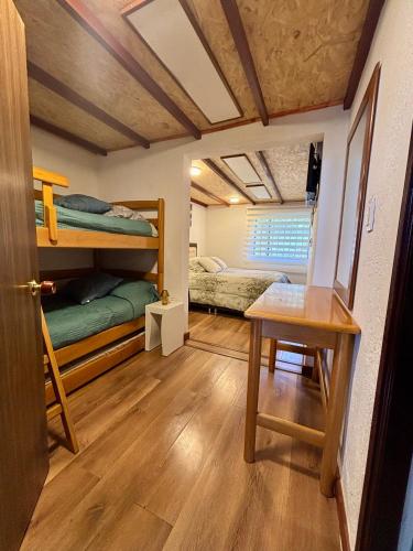2 double beds, 2 twin beds, 1 futon bed