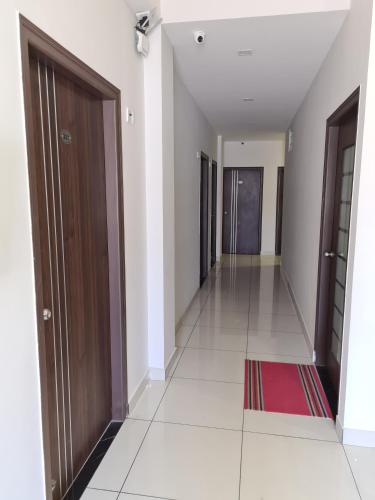 Shared lounge/TV area, URBAN INN in Rajajinagar
