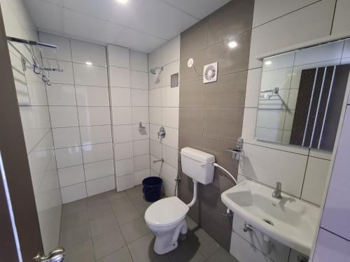 Bathroom, URBAN INN in Rajajinagar
