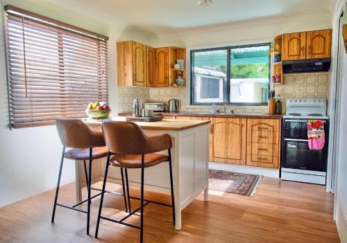 Popeyes Cottage - A Much Loved Manyana Classic in Lake Conjola