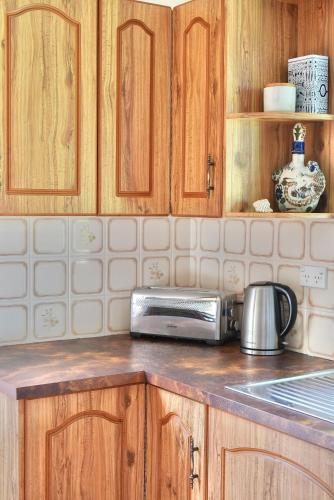 Popeyes Cottage - A Much Loved Manyana Classic in Lake Conjola
