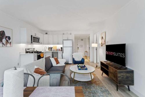 2BR 3BA Beachfront Rental in Town CozySuites - Tap to explore photos