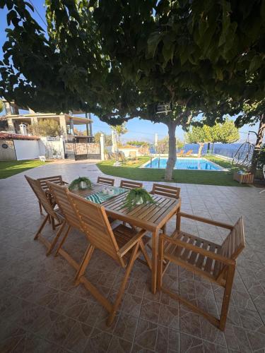 Étterem, Sesi Luxury Suites Seaside & Private Pool in Sesi (Gramatiko)