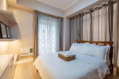 2br Forbeswood Heights in BGC near St Lukes, Manila