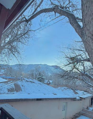 Pikes Peak Inn