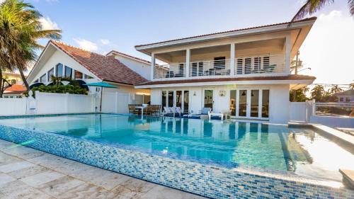 Beach Haven by AvantStay Pool Ocean Views Steps from the Beach in Fort Lauderdale, USA