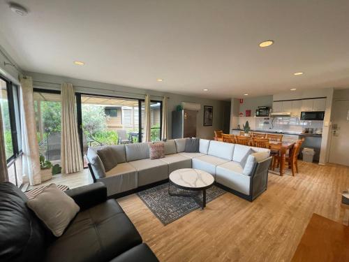 Shared lounge/TV area, Condo 105 @ Horizons Golf Resort - Salamander Bay NSW in Salamander Bay