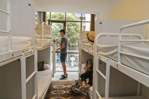 Pars Tailor's Hostel – Barcelona, NJ