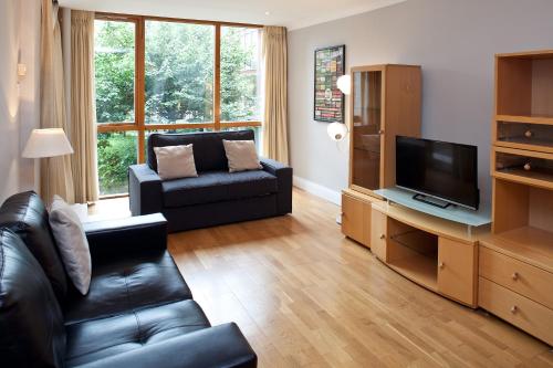 

Luxury Docklands Apartment