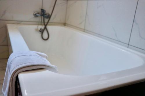 Bathroom, Divine Rest Apartments in Jwaneng