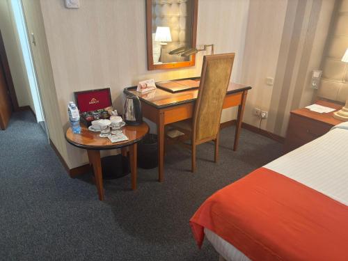 room detail thumbnail 2