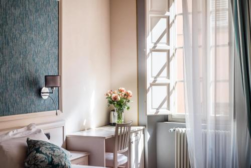 Twin Room image 10