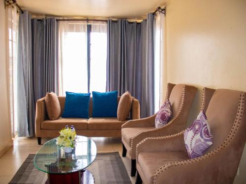 Luxury Stays near Two Rivers Mall Ruaka in รูอากา