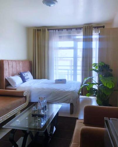 Luxury Stays near Two Rivers Mall Ruaka in รูอากา