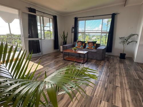 共用Lounge/電視區, Free Breakfast Double Room with Seaview Balcony Near the cruise terminal in 勞托卡