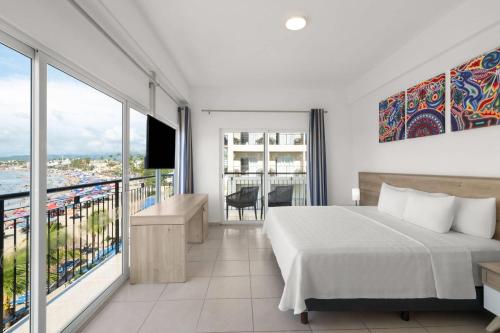 Decameron La Marina Guayabitos, Ramada All-Inclusive Resort in ริงกอง เด กัวยาบิโตส