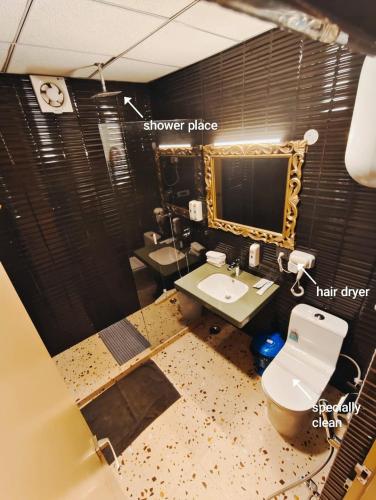 room detail thumbnail 2