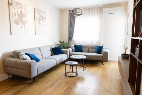 Tramonto City Center Apt with Sea View and Garage