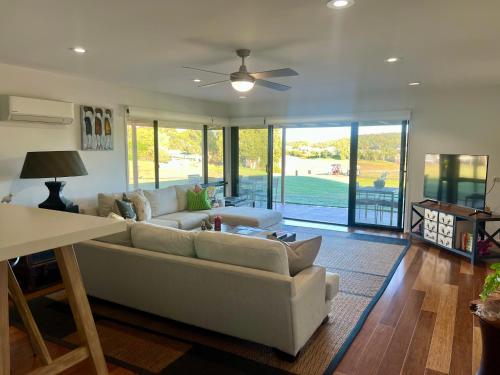 Perfect weekend getaway plus golf at your doorstep in Salamander Bay
