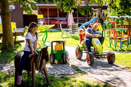 Playground, Waldblick Ferienhof Wolschendorf in Triptis