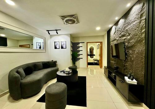 The Monochrome Lounge – khách sạn tại DHA Phase II