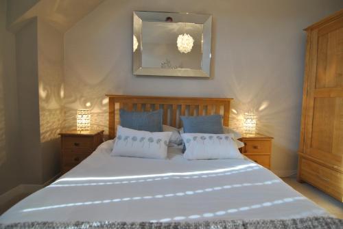 Accommodation Windsor Ltd - The Courtyard - image 5