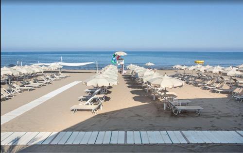 Villa Liberty with Private Beach 4
