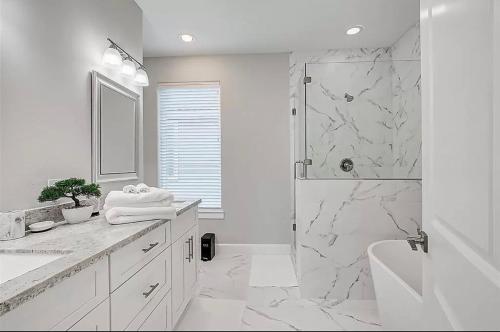 Luxurious 3 Beds/3.5 Baths House- The Heights in Houston, USA