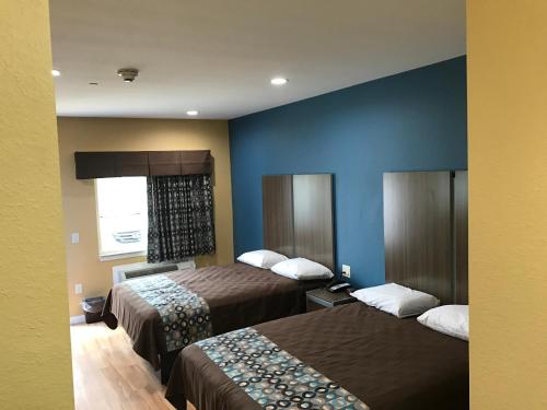 Deluxe Inn & Suites - Baytown