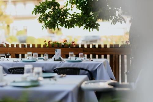 Restaurant, Cehes Guesthouse in Targu Secuiesc