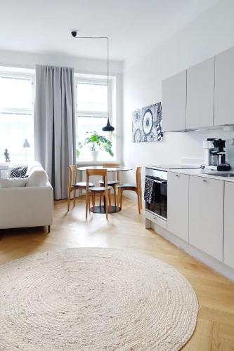 Stylish Design Studio Next to The Parliament House by Nordic Stay Collection, Helsinki