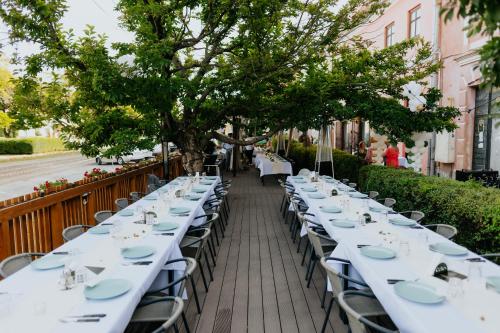 Restaurant, Cehes Guesthouse in Targu Secuiesc