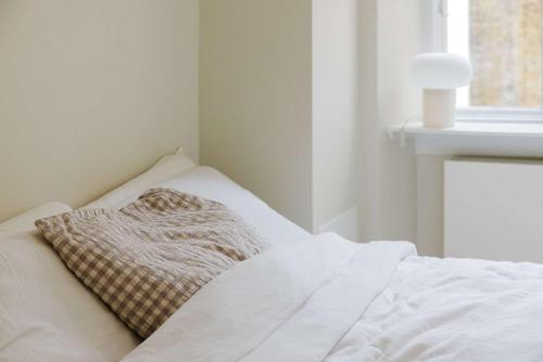 Stylish Apt Prime Location by the Marble Church - image 14