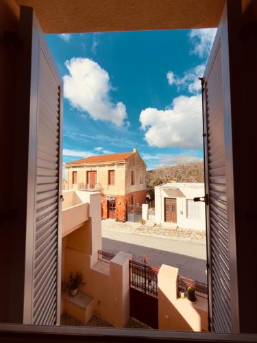 Halki Residence - Tower View, Top Floor in Chalkio