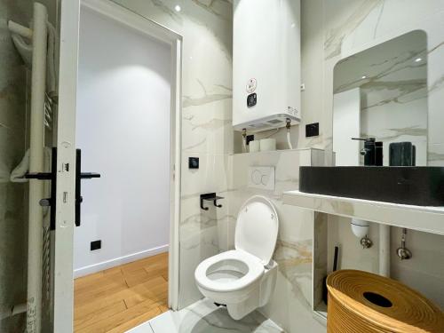 Urban Flat 97 - Spacious 1 Bedroom in Paris - image 11