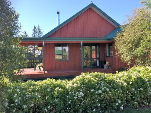外部景觀, Cedar Chalets and Barkers Lodge in 梅思文