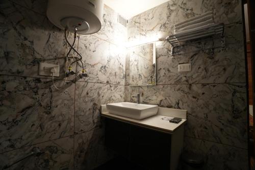 Hotel Park Plaza Srinagar – Srinagar, PA