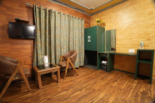 Hotel Park Plaza Srinagar – Srinagar, PA