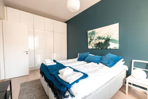 Facilities, 2BR apartment with view on Toolonlahti in Töölö