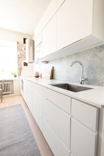 Facilities, 2BR apartment with view on Toolonlahti in Töölö