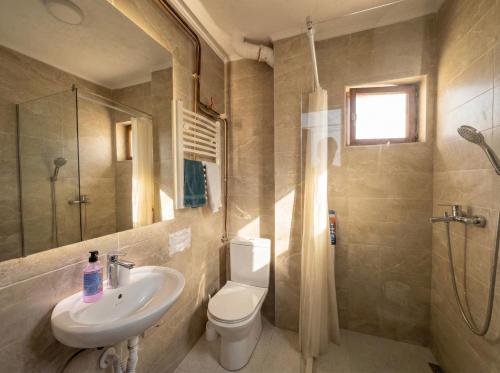 Golden Bay Apartment in โคเตอร์
