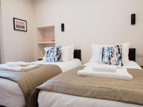 Spacious and Modern 2-bed on Easter Road - Flat 3 Elgin House Apartments - image 2