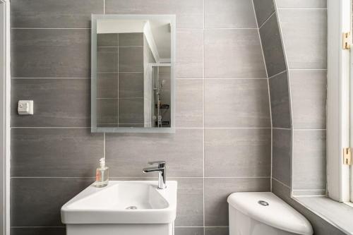 Queensferry Street Lane - Fantastic 2 BR City Centre Mews House with free secure parking! - image 4